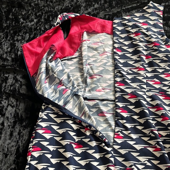 Maggy London - Picture 8 of 9